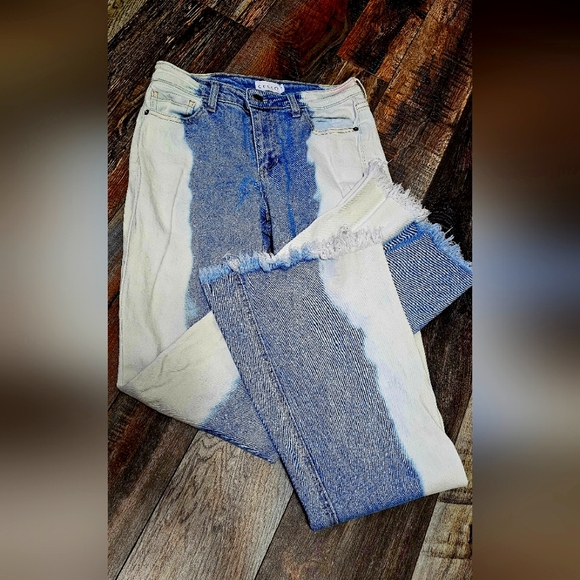 CELLO flare leg, denim and white jean size 7 - Picture 2 of 4